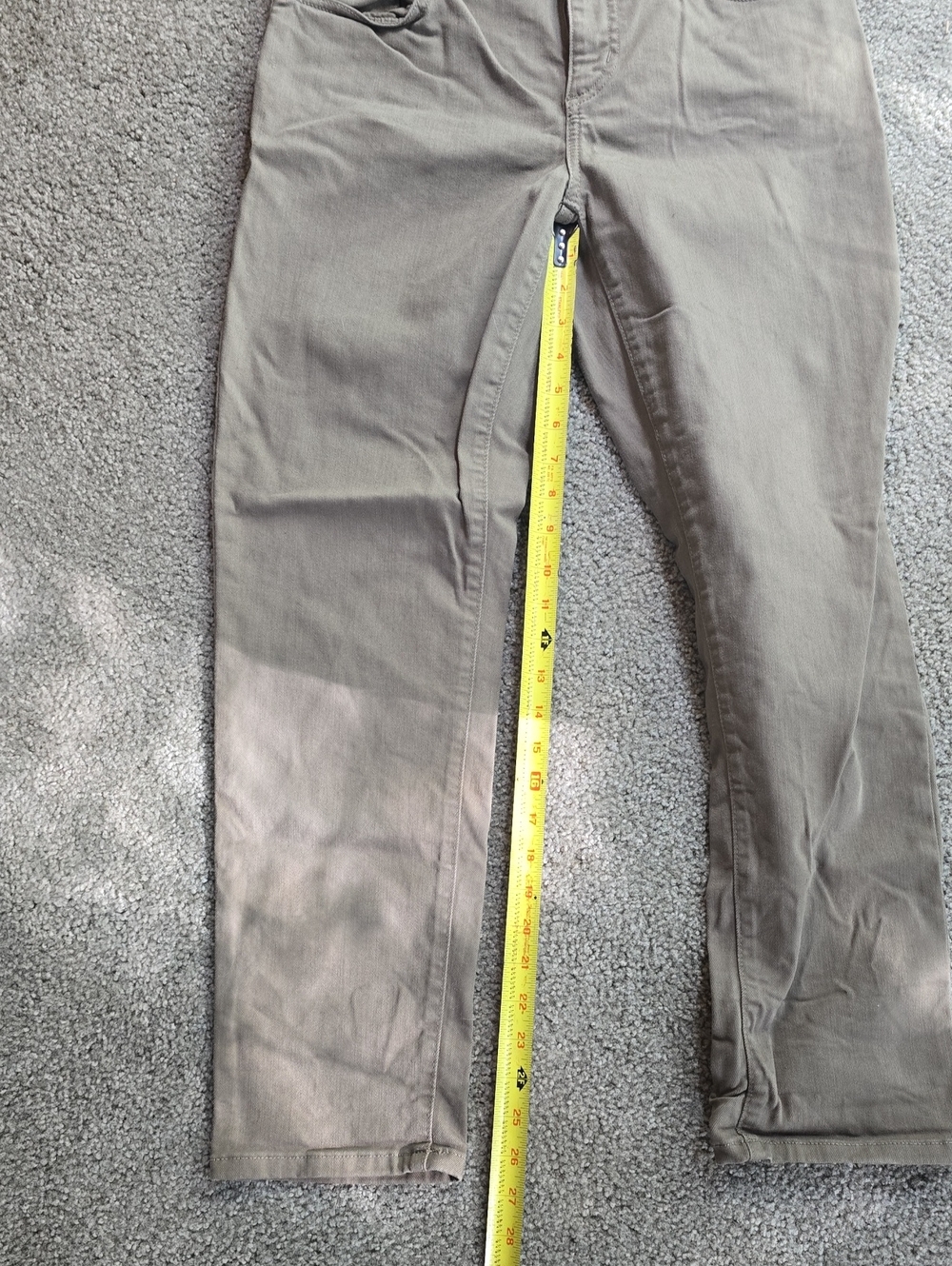 Banana Republic Women’s Khaki Boyfriend Jeans - Picture 8 of 9